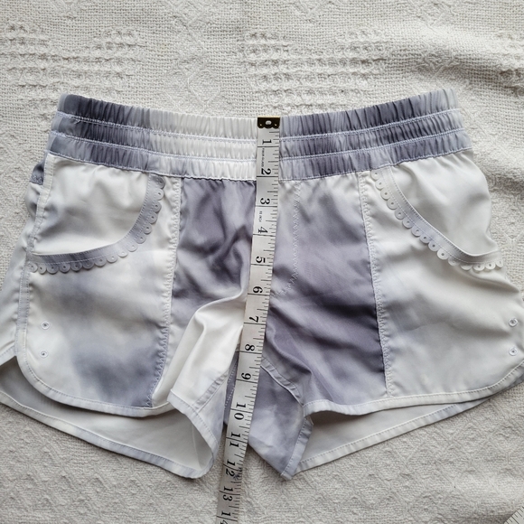 Lululemon Paradise Shorts Casual Active Beach Tie Dye Mini Shorts - Picture 6 of 7